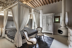 Master bedroom at Pieve di San Giovanni
