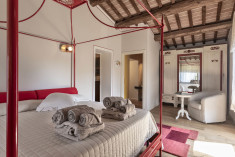 Pomegranate Suite at Pieve di San Giovanni