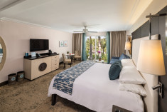 Deluxe Partial Ocean View 1 King Bed + Sofabed at The Palms Hotel & Spa