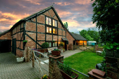 The Barn - Sleeps 5 at Hop Pickers Rural Retreats
