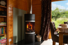 The Cabin - Sleeps 4 at Hop Pickers Rural Retreats