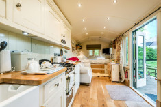 The Hideaway - Sleeps 2 at Hop Pickers Rural Retreats