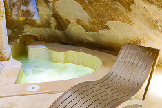 Wave 24 Romantic Spa Retreat with Harbour Views & Private Jacuzzi in Valletta at Savynomad Harbour Residences