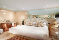Guv'Nors Suite at The Montague on the Gardens