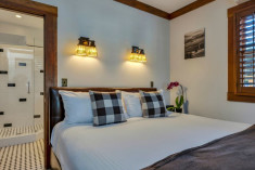 Lokoya Room at Calistoga Wine Way Inn