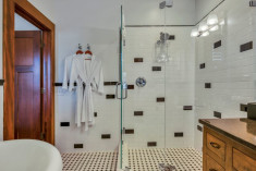 Lokoya Room at Calistoga Wine Way Inn