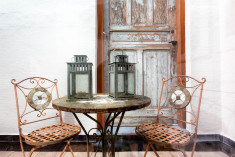 Guido Gezelle room with private patio at B&B Royal Swans