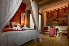 Jan van Eyck room with private patio at B&B Royal Swans