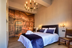 Simon Stevin standard room at B&B Royal Swans
