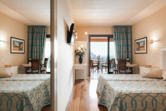 Junior Suite with lake view at Villa Madrina
