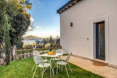 DOUBLE KING ROOM WITH GARDEN at Vigna Caio Relais & Spa