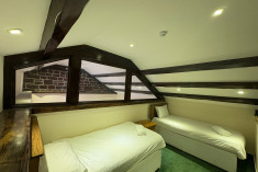 AB13 ENSUITE FAMILY ROOM - CASTLE at Craig y Nos Castle