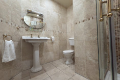 AB16 ENSUITE FAMILY ROOM - CASTLE at Craig y Nos Castle