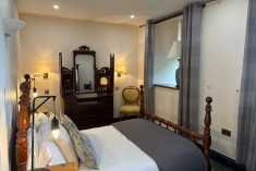 AB16 ENSUITE FAMILY ROOM - CASTLE at Craig y Nos Castle