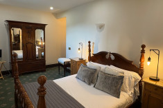 AB16 ENSUITE FAMILY ROOM - CASTLE at Craig y Nos Castle