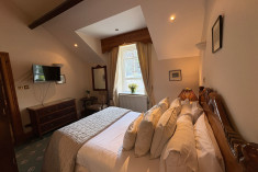 AB26 ENSUITE DOUBLE - CASTLE at Craig y Nos Castle