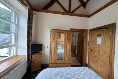 AB33 ENSUITE DOUBLE - CASTLE at Craig y Nos Castle