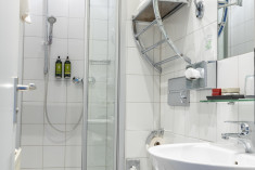A double room in a romantic vintage style at Hotel Weisses Haus 