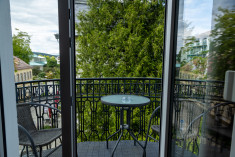A double room in a romantic vintage style at Hotel Weisses Haus 
