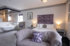 Honeymoon Suite  at The Skipton Hotel (formerly Hotel Rendezvous-Skipton)