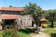 Casa dos Palheiros up to 4 guests (Ideal for families or couples with children) at Quinta do Rapozinho
