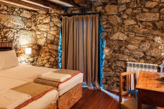 Casa do Palheiro Grande Ideal for: A family of six at Quinta do Rapozinho