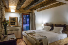 Casa do Palheiro Grande Ideal for: A family of six at Quinta do Rapozinho