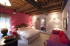 THE RED ROOM at Casa Fluò Relais
