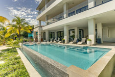 Majesty Master Bedroom Suite – Beachfront Luxury at Villas at Playa de Coco