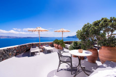Valeriana Cliff House with Panoramic Terrace & Dining Space at Pezoules of Oia - Boutique Hotel