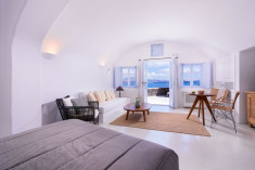 Valeriana Cliff House with Panoramic Terrace & Dining Space at Pezoules of Oia - Boutique Hotel
