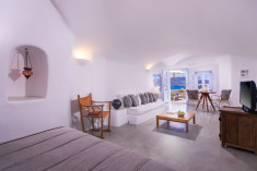 Louisa Cave Suite with Terrace Above the Infinity Pool at Pezoules of Oia - Boutique Hotel