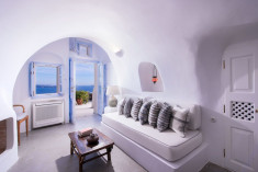Ligaria Cave Suite with Historic Lino & Fireplace Charm at Pezoules of Oia - Boutique Hotel