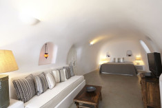 Ligaria Cave Suite with Historic Lino & Fireplace Charm at Pezoules of Oia - Boutique Hotel