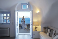 Mentha Cave Suite with Private Outdoor Hot Tub at Pezoules of Oia - Boutique Hotel