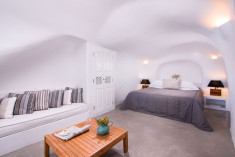 Mentha Cave Suite with Private Outdoor Hot Tub at Pezoules of Oia - Boutique Hotel