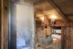 Chalet Les Cerises – Exclusive Use, 4 Private Suites at Chalet & Spa les Cerises	