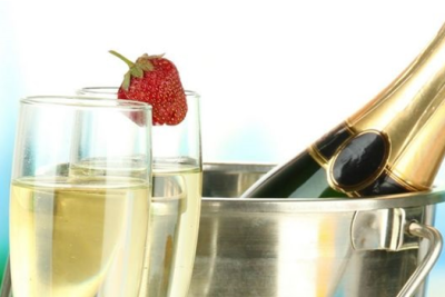 Romantic hotel Frankfurt with strawberries & champagne