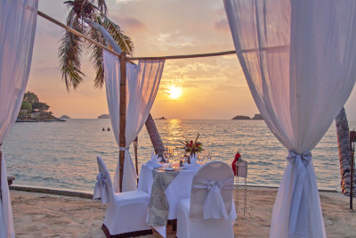 Romantic Beach Dinner