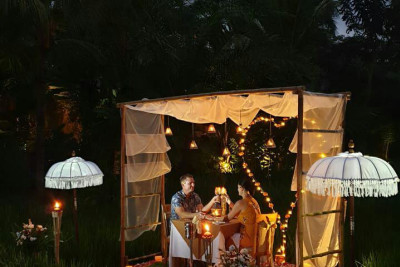 Romantic Candle Light Dinner 