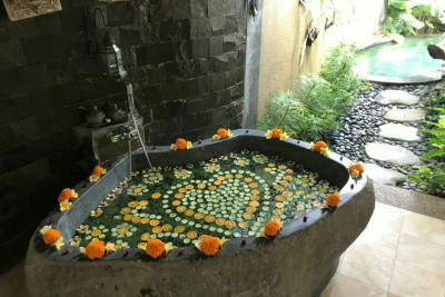 Fruit Bath Sensation on the bathtub