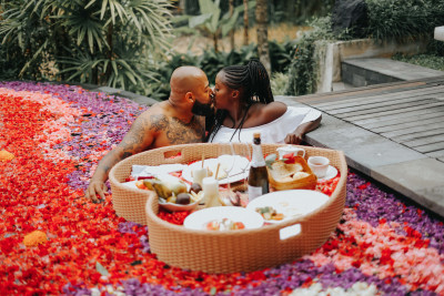 Full Floating Flowers - Floral Swimming Pool Including Floating Bfast 