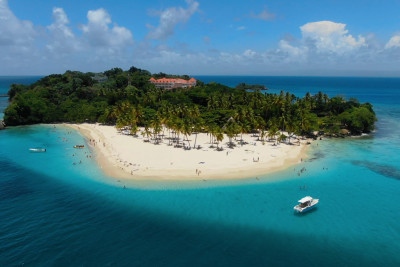 Exclusive Wedding in a pristine island