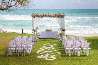 Romantic Wedding By the Beach