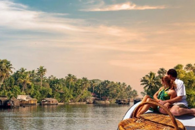Resort and Houseboat Package 