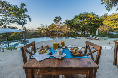 Romantic Beach or Poolside Dinner