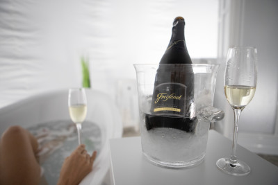 Bottle of Champagne on arrival