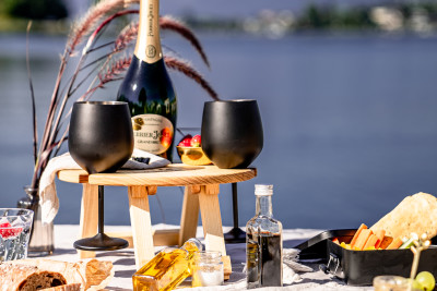 Romantic Bespoke Picnic at Lake Lucerne