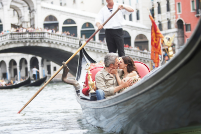 Venice: Gondola Ride & Couples Photo Shoot