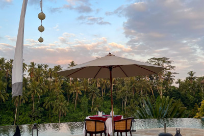Romantic Candlelight Dinner at CasCades Restaurant